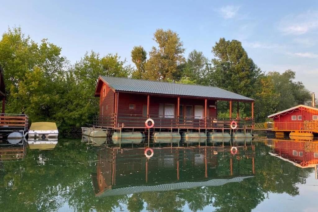 Hotel Houseboat - Beacon Of Happiness Bratislava Exterior foto